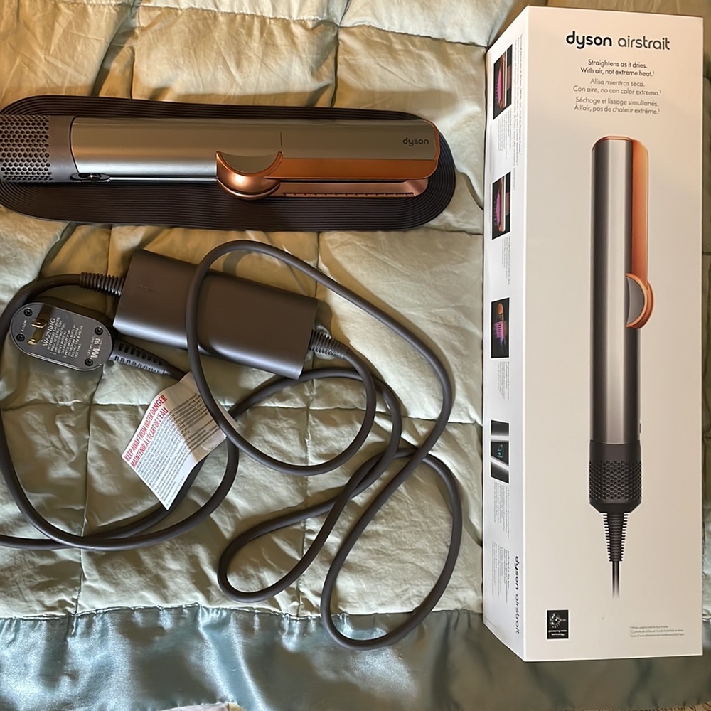 Dyson Airstraight, very gently used